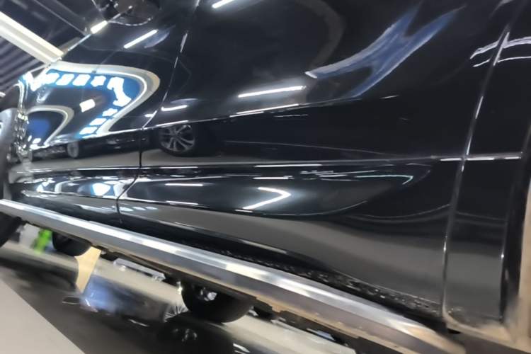 Used Land Rover Discovery Sport 2023 249 PS R-Dynamic S Performance Edition Left Side Sill