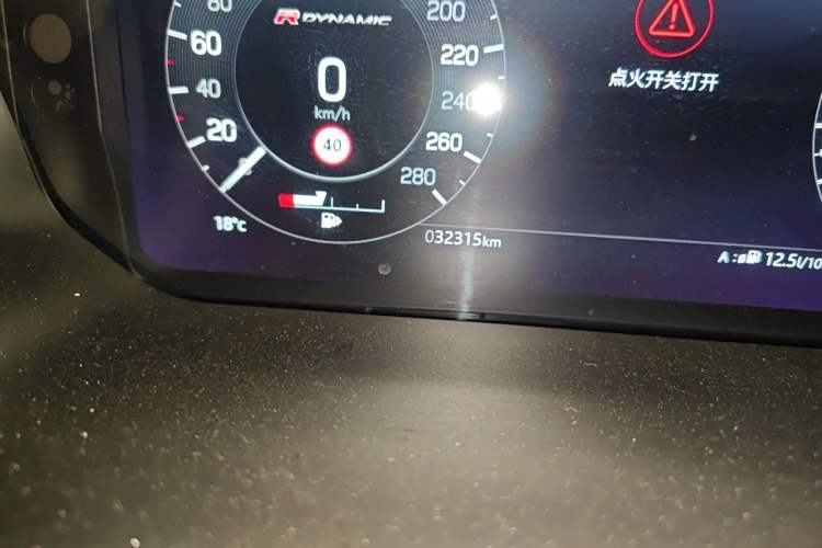 Used Land Rover Discovery Sport 2023 249 PS R-Dynamic S Performance Edition Odometer Close Up