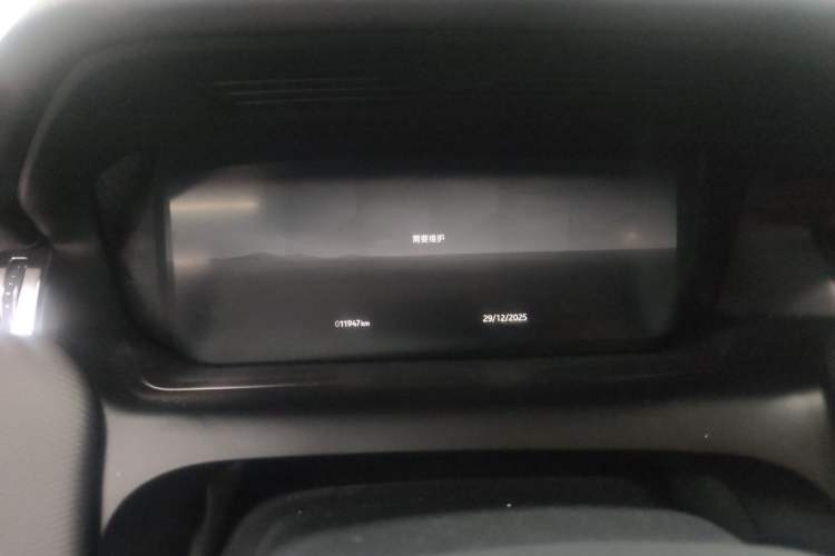 Used Land Rover Discovery Sport 2023 249 PS R-Dynamic S Performance Edition Odometer Close Up