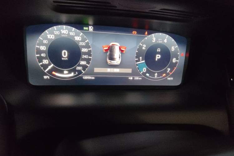 Used Land Rover Discovery Sport 2023 249 PS R-Dynamic S Performance Edition Odometer Close Up