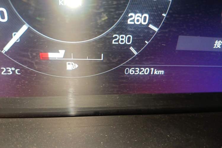 Used Land Rover Discovery Sport 2023 249 PS R-Dynamic SE Performance Tech Edition Odometer Close Up