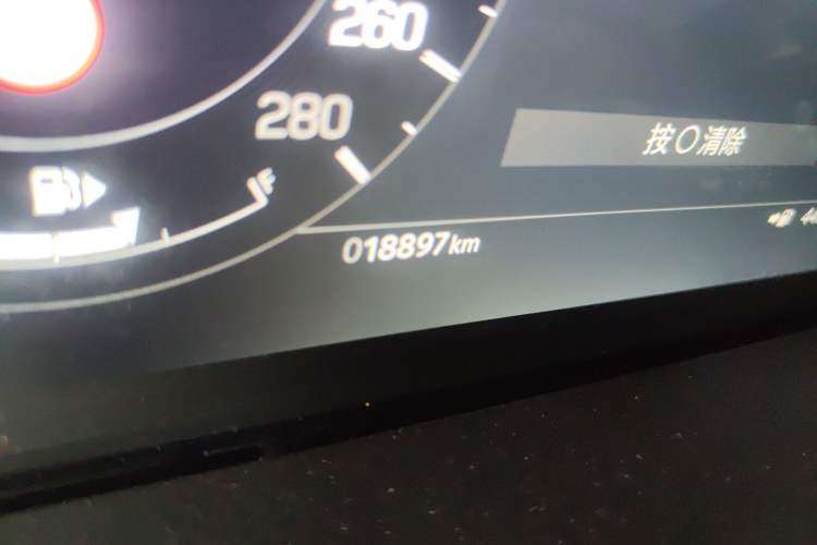 Used Land Rover Discovery Sport 2023 249 PS R-Dynamic HSE Luxury Custom Edition Odometer Close Up