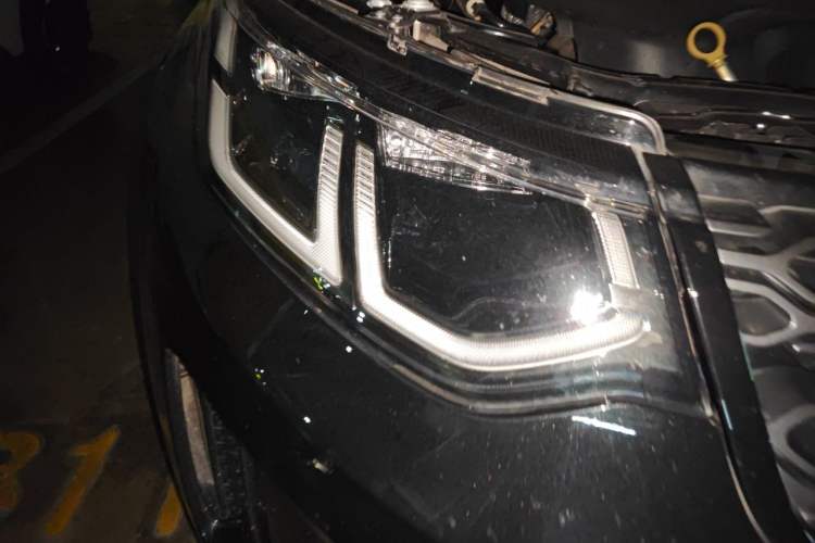Used Land Rover Discovery Sport 2023 249 PS R-Dynamic S Performance Edition Right Front Headlight