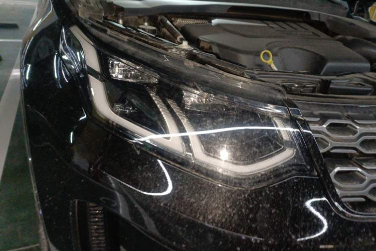 Used Land Rover Discovery Sport 2023 249 PS R-Dynamic SE Performance Tech Edition Right Front Headlight