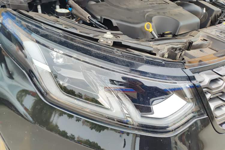 Used Land Rover Discovery Sport 2023 249 PS R-Dynamic SE Performance Tech Edition Right Front Headlight
