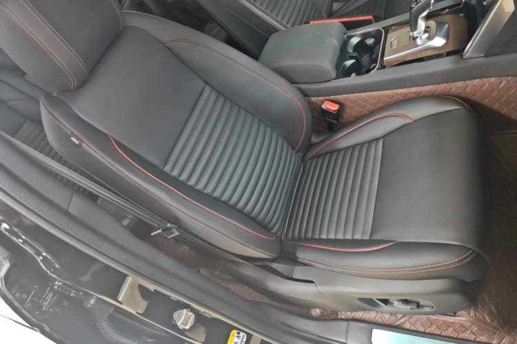 Used Land Rover Discovery Sport 2023 249 PS R-Dynamic SE Performance Tech Edition Right Front Seat