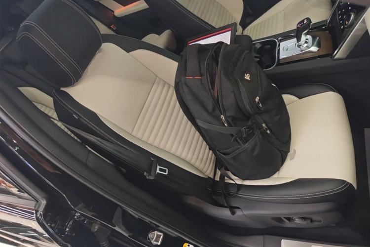 Used Land Rover Discovery Sport 2023 249 PS R-Dynamic SE Performance Tech Edition Right Front Seat