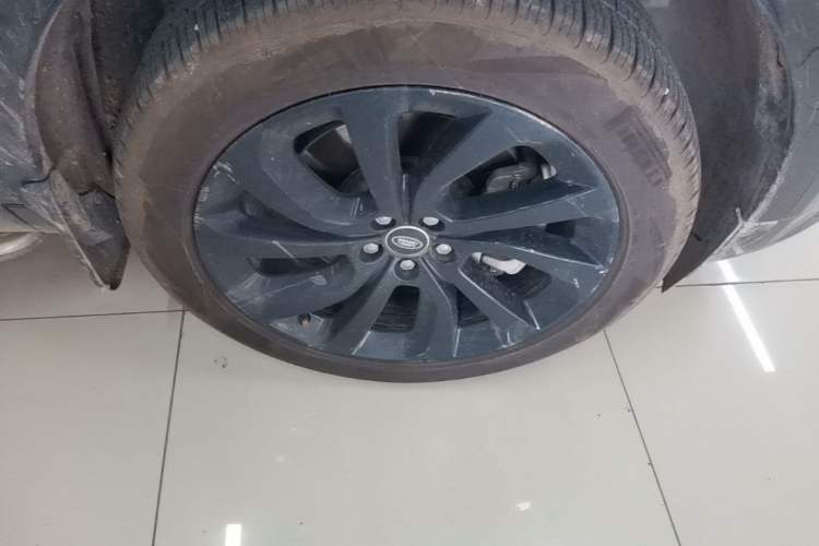 Used Land Rover Discovery Sport 2023 249 PS R-Dynamic S Performance Edition Right Front Wheel Hub