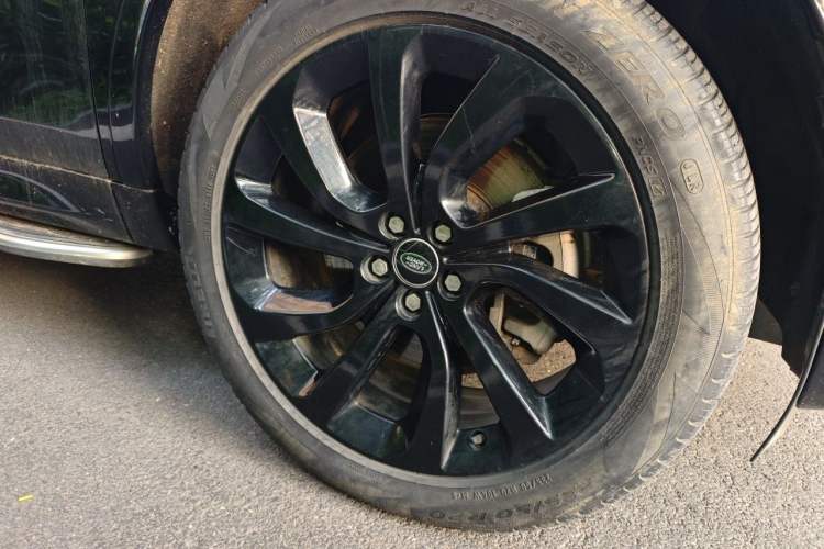 Used Land Rover Discovery Sport 2023 249 PS R-Dynamic S Performance Edition Right Front Wheel Hub