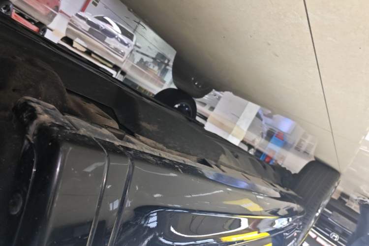 Used Land Rover Discovery Sport 2023 249 PS R-Dynamic SE Performance Tech Edition Right Side Sill