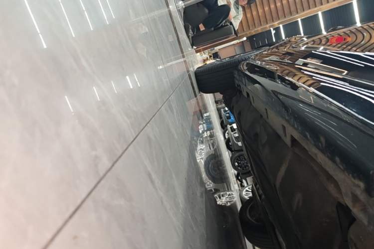 Used Land Rover Discovery Sport 2023 249 PS R-Dynamic SE Performance Tech Edition Right Side Sill