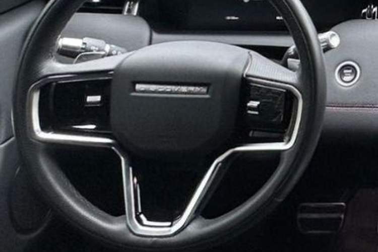 Used Land Rover Discovery Sport 2023 249 PS R-Dynamic SE Performance Tech Edition Steering Wheel