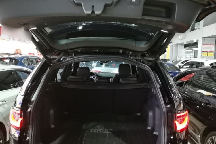 Used Land Rover Discovery Sport 2023 249 PS R-Dynamic SE Performance Tech Edition Trunk