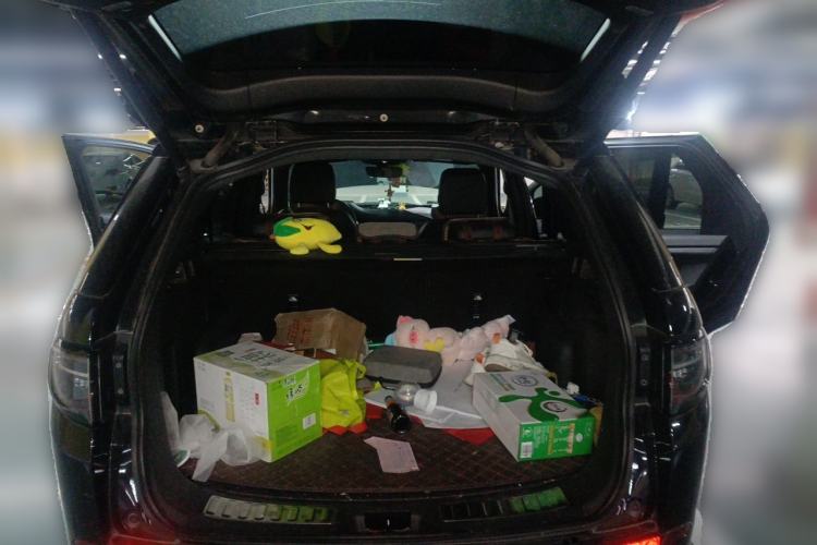 Used Land Rover Discovery Sport 2023 249 PS R-Dynamic SE Performance Tech Edition Trunk