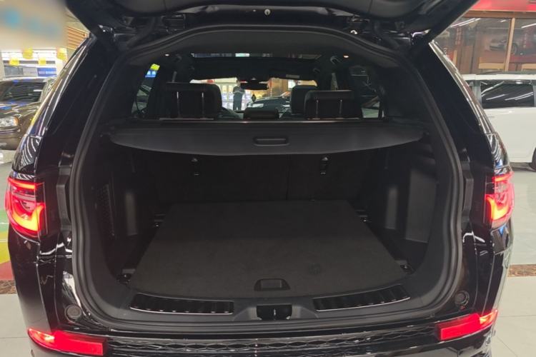 Used Land Rover Discovery Sport 2023 249 PS R-Dynamic SE Performance Tech Edition Trunk