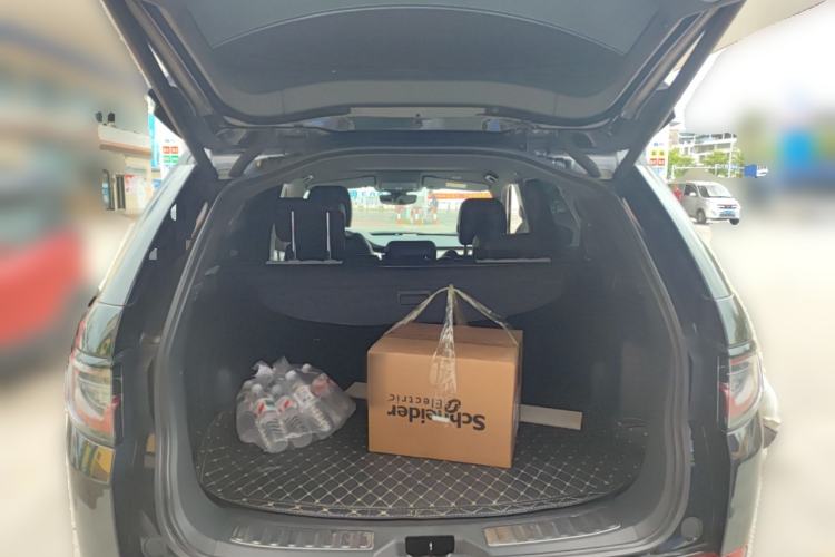 Used Land Rover Discovery Sport 2023 249 PS R-Dynamic SE Performance Tech Edition Trunk