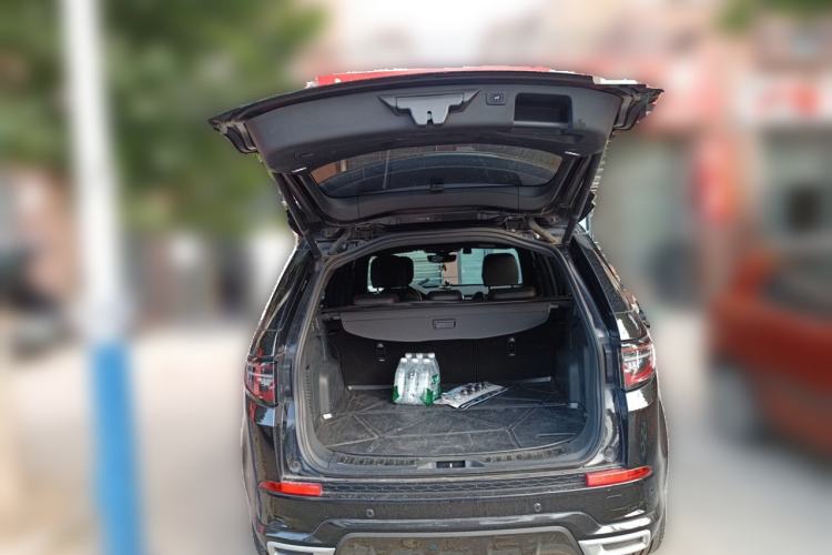 Used Land Rover Discovery Sport 2023 249 PS R-Dynamic S Performance Edition Trunk