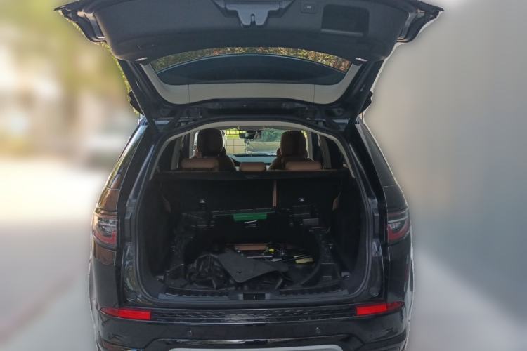 Used Land Rover Discovery Sport 2023 249 PS R-Dynamic S Performance Edition Trunk