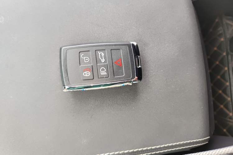 Used Land Rover Discovery Sport 2023 249 PS R-Dynamic SE Performance Tech Edition Vehicle Key
