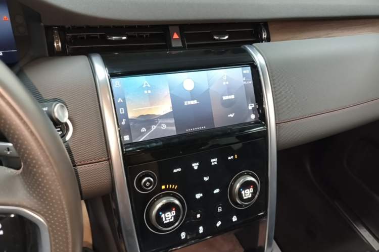 Used Land Rover Discovery Sport 2023 249 PS R-Dynamic S Performance Edition Audio And AC Panel