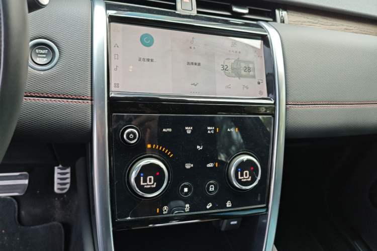 Used Land Rover Discovery Sport 2023 249 PS R-Dynamic S Performance Edition Audio And AC Panel