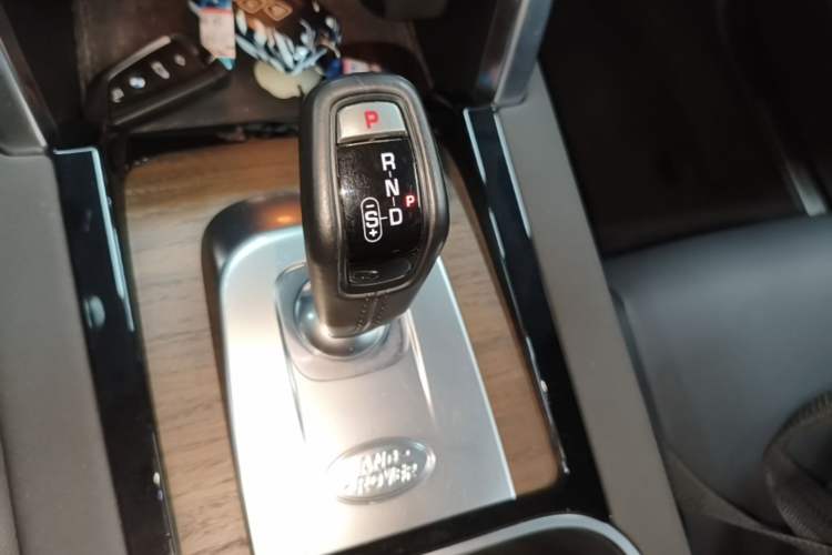 Used Land Rover Discovery Sport 2023 249 PS R-Dynamic S Performance Edition Gear Lever