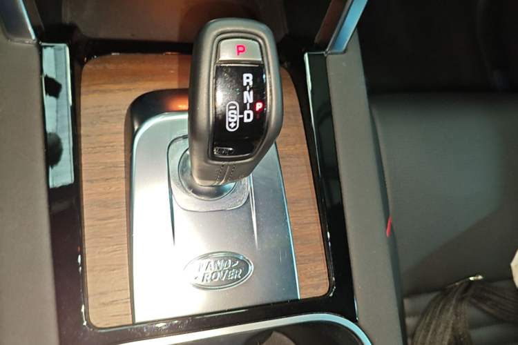 Used Land Rover Discovery Sport 2023 249 PS R-Dynamic S Performance Edition Gear Lever