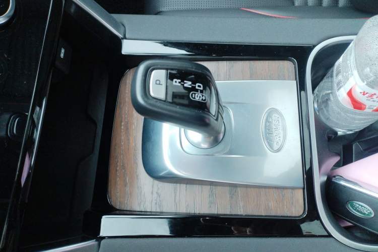Used Land Rover Discovery Sport 2023 249 PS R-Dynamic SE Performance Tech Edition Gear Lever