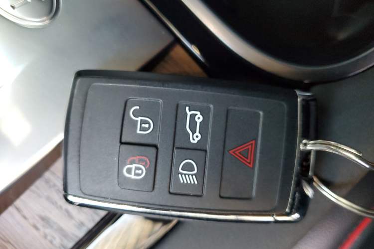 Used Land Rover Discovery Sport 2023 249 PS R-Dynamic S Performance Edition Interior 1