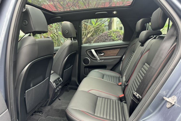 Used Land Rover Discovery Sport 2023 249 PS R-Dynamic S Performance Edition Interior 2
