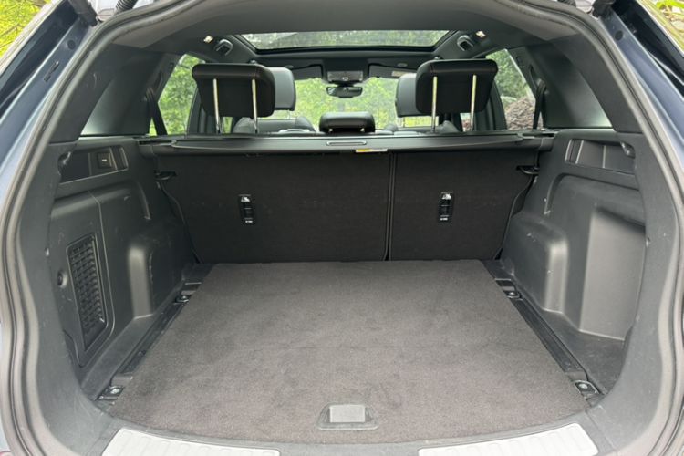 Used Land Rover Discovery Sport 2023 249 PS R-Dynamic S Performance Edition Interior 3