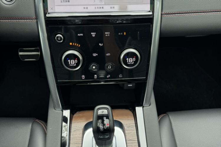 Used Land Rover Discovery Sport 2023 249 PS R-Dynamic S Performance Edition Interior 4