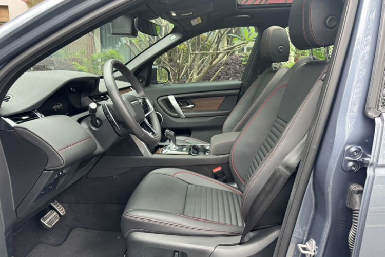 Used Land Rover Discovery Sport 2023 249 PS R-Dynamic S Performance Edition Interior 6