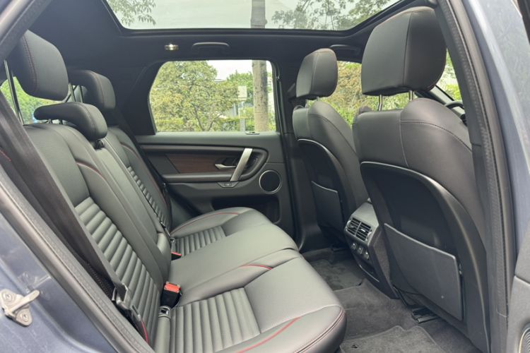 Used Land Rover Discovery Sport 2023 249 PS R-Dynamic S Performance Edition Interior 9