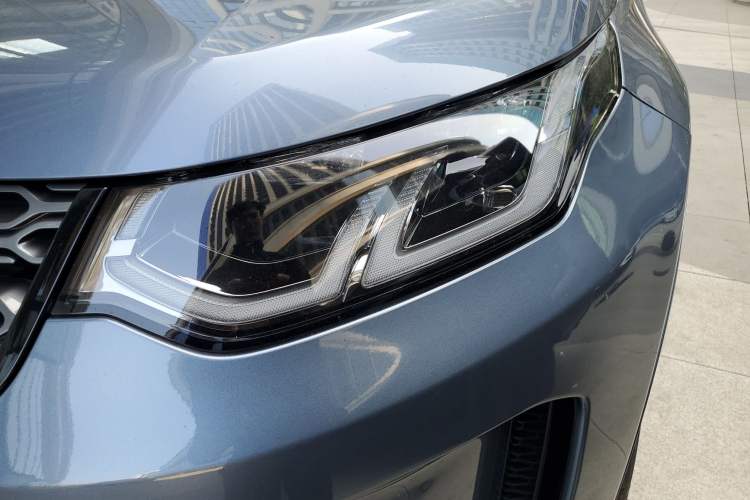 Used Land Rover Discovery Sport 2023 249 PS R-Dynamic S Performance Edition Left Front Headlight
