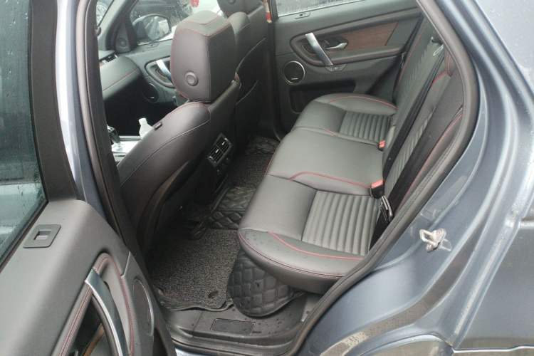 Used Land Rover Discovery Sport 2023 249 PS R-Dynamic SE Performance Tech Edition Left Rear Seat