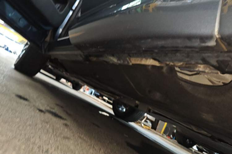 Used Land Rover Discovery Sport 2023 249 PS R-Dynamic S Performance Edition Left Side Sill