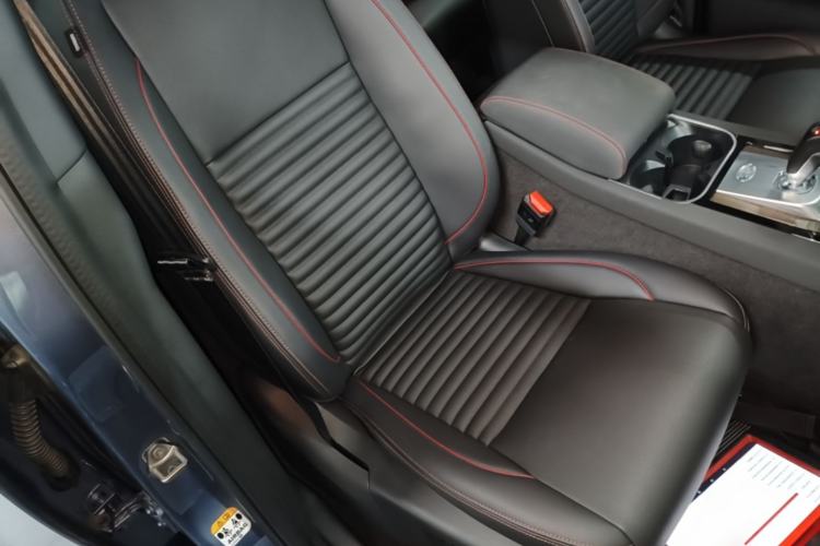 Used Land Rover Discovery Sport 2023 249 PS R-Dynamic S Performance Edition Right Front Seat