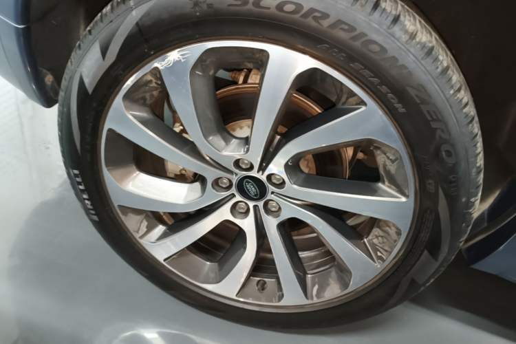 Used Land Rover Discovery Sport 2023 249 PS R-Dynamic S Performance Edition Right Rear Wheel Hub
