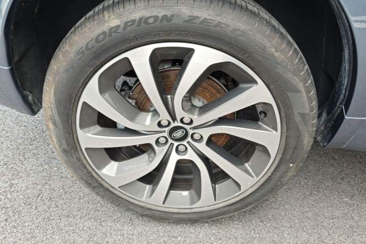 Used Land Rover Discovery Sport 2023 249 PS R-Dynamic S Performance Edition Right Rear Wheel Hub