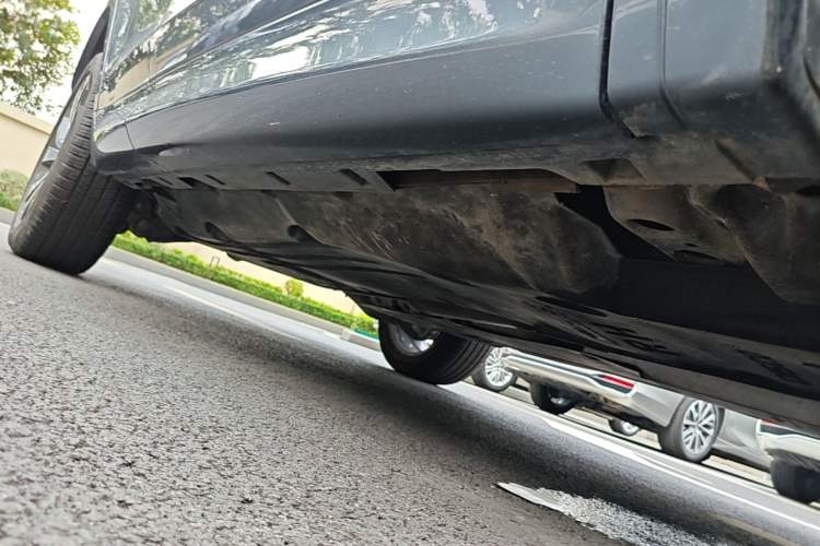 Used Land Rover Discovery Sport 2023 249 PS R-Dynamic S Performance Edition Right Side Sill