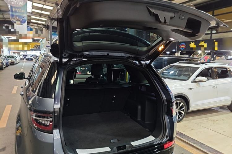 Used Land Rover Discovery Sport 2023 249 PS R-Dynamic S Performance Edition Trunk