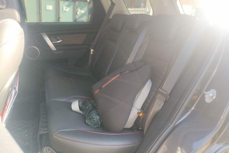Used Land Rover Discovery Sport 2023 249 PS R-Dynamic S Performance Edition Left Rear Seat