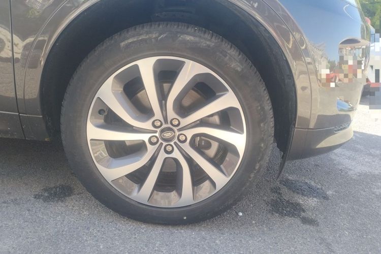 Used Land Rover Discovery Sport 2023 249 PS R-Dynamic S Performance Edition Right Front Wheel Hub