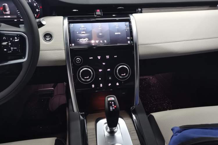 Used Land Rover Discovery Sport 2023 249 PS R-Dynamic SE Performance Tech Edition Audio And AC Panel