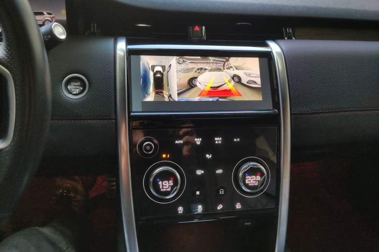 Used Land Rover Discovery Sport 2023 249 PS R-Dynamic SE Performance Tech Edition Audio And AC Panel