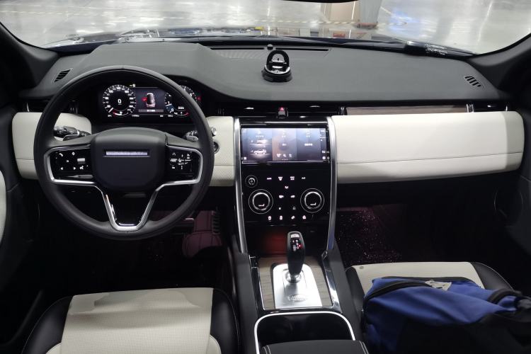 Used Land Rover Discovery Sport 2023 249 PS R-Dynamic SE Performance Tech Edition Center Console