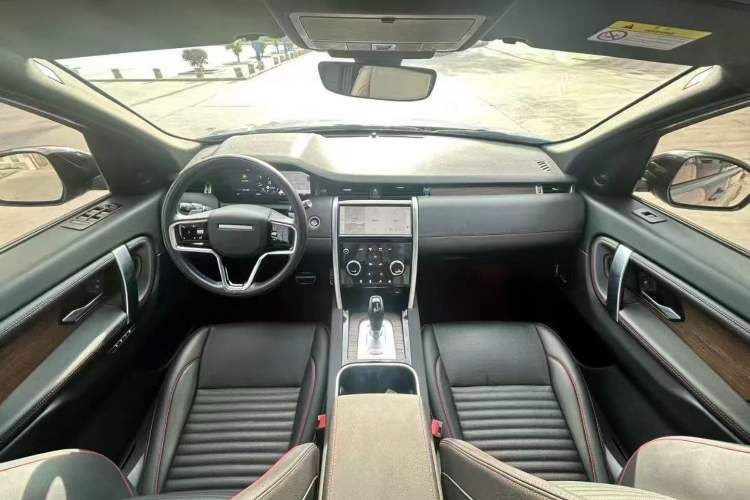 Used Land Rover Discovery Sport 2023 249 PS R-Dynamic SE Performance Tech Edition Center Console