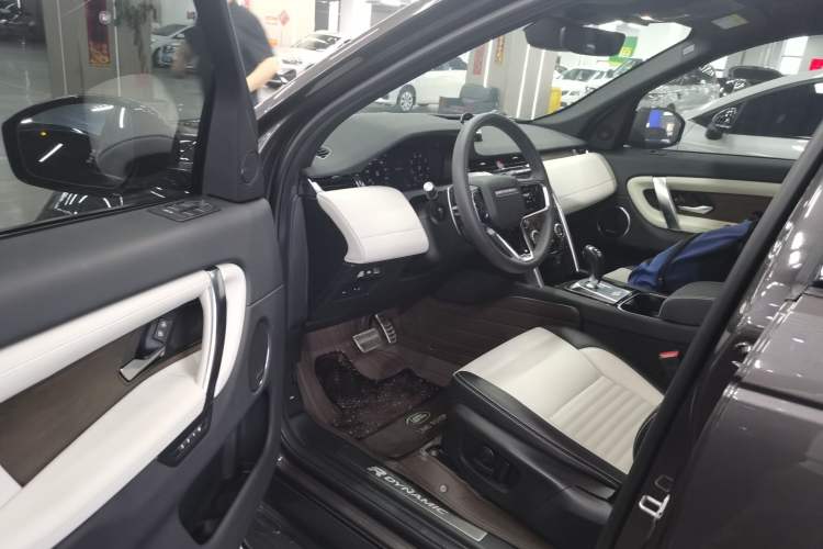 Used Land Rover Discovery Sport 2023 249 PS R-Dynamic SE Performance Tech Edition Driver Seat