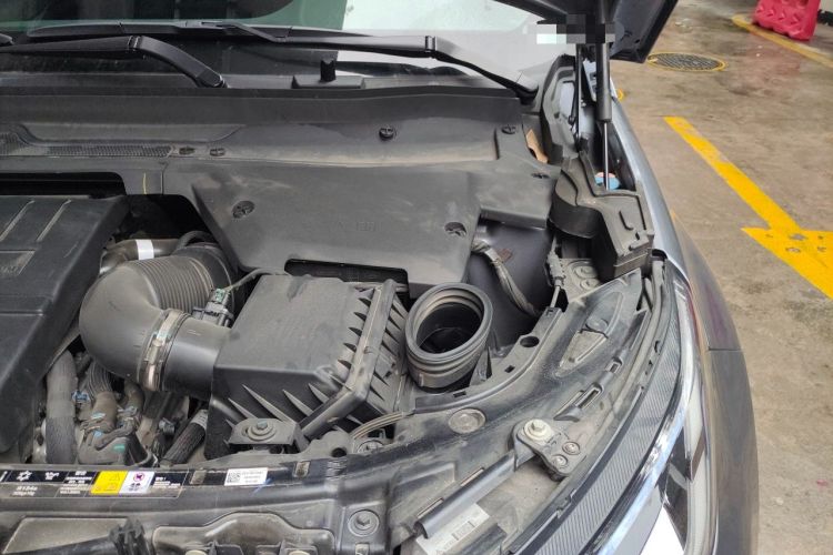 Used Land Rover Discovery Sport 2023 249 PS R-Dynamic S Performance Edition Engine Bay Left